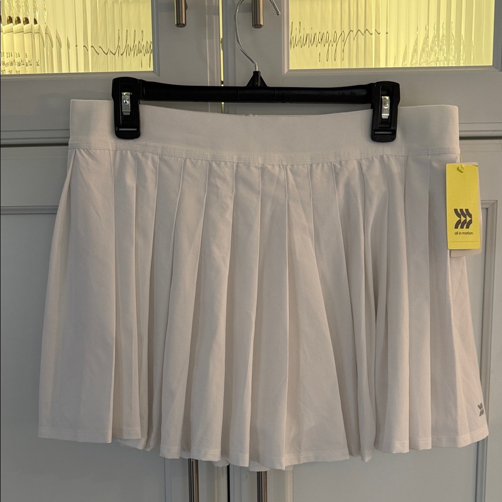 AIM Pleated White Women’s Athletic Skort NWT 💥